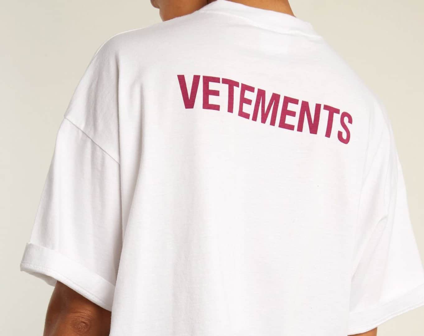 ァッション Balenciaga - VETEMENTS STAFF T-Shirtの クルニシャ