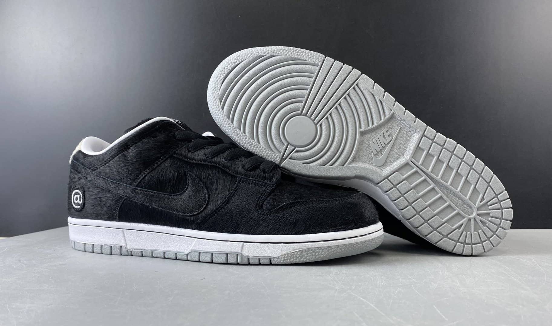 sb dunk low medicom