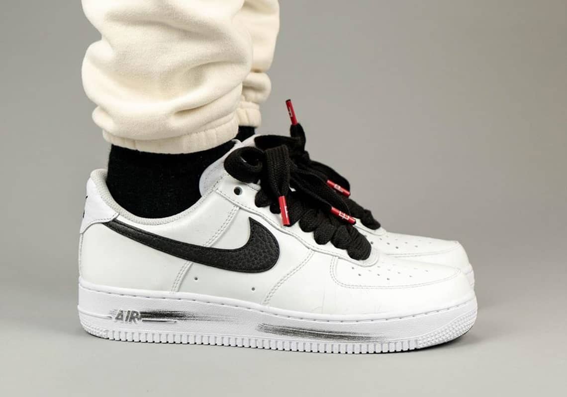 white air force 1 with black check