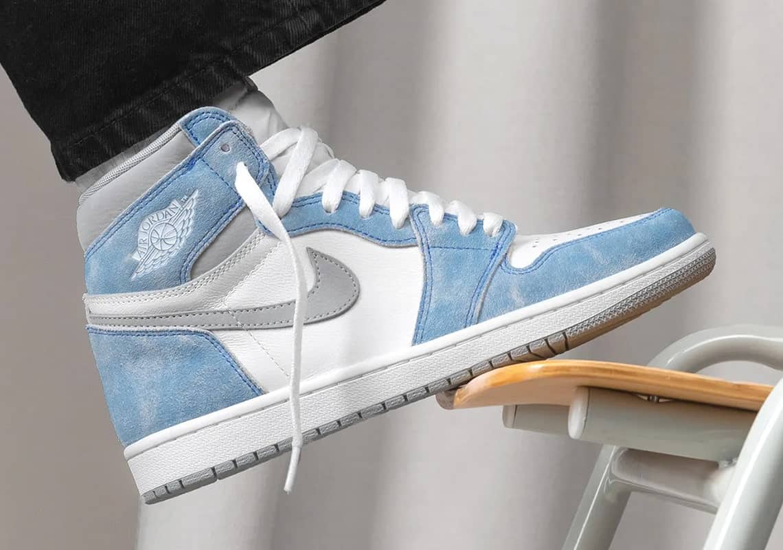 how to spot fake jordan 1 royal toe